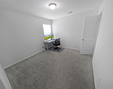 27939 Western Creek Court - Photo Thumbnail 20