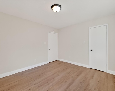 5530 Oak Falls Drive - Photo Thumbnail 21
