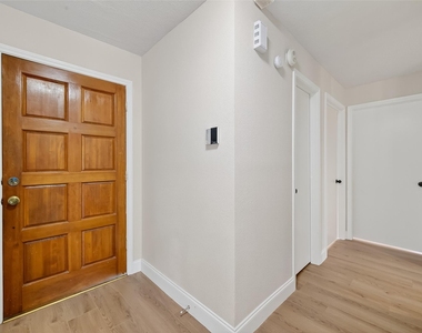 5530 Oak Falls Drive - Photo Thumbnail 6