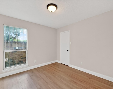 5530 Oak Falls Drive - Photo Thumbnail 24