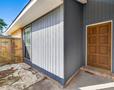 5530 Oak Falls Drive - Photo Thumbnail 4