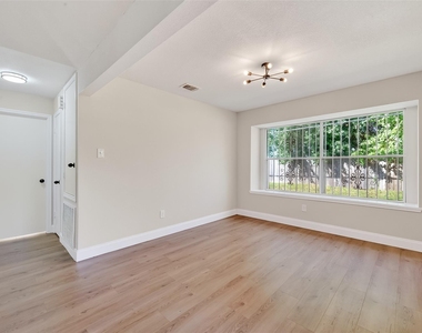 5530 Oak Falls Drive - Photo Thumbnail 14