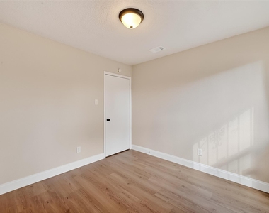 5530 Oak Falls Drive - Photo Thumbnail 23