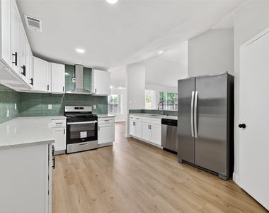 5530 Oak Falls Drive - Photo Thumbnail 18
