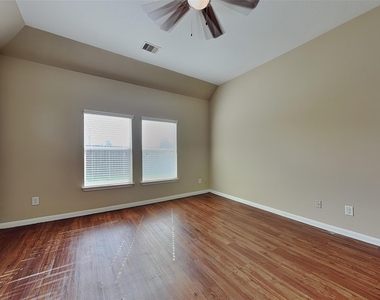 15442 Bammel Fields Court - Photo Thumbnail 7