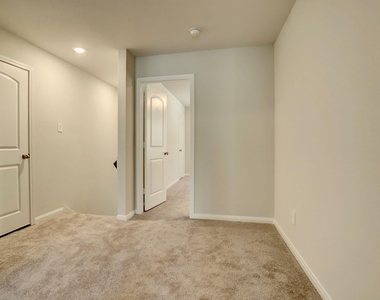 406 Noel - Photo Thumbnail 22
