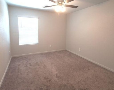 406 Noel - Photo Thumbnail 26