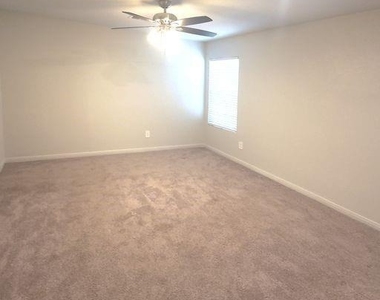 406 Noel - Photo Thumbnail 28