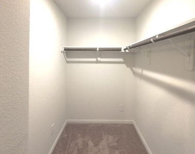 406 Noel - Photo Thumbnail 27