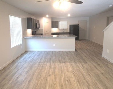 406 Noel - Photo Thumbnail 4