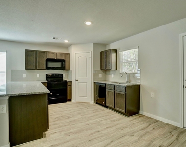 406 Noel - Photo Thumbnail 8