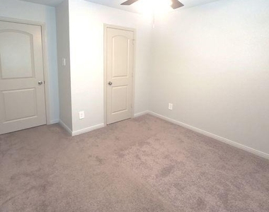 406 Noel - Photo Thumbnail 24