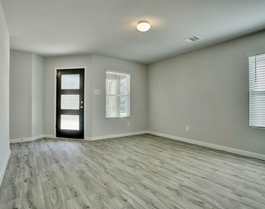 406 Noel - Photo Thumbnail 6