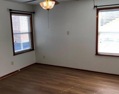 2448 White Oak Drive - Photo Thumbnail 5