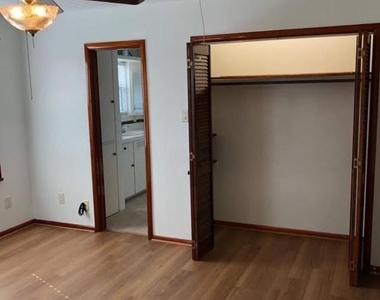 2448 White Oak Drive - Photo Thumbnail 6