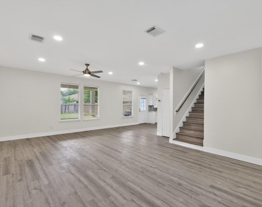 918 Ivycroft Lane - Photo Thumbnail 5
