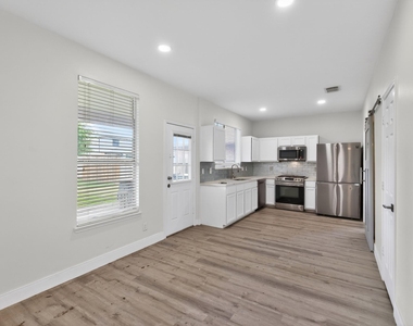 918 Ivycroft Lane - Photo Thumbnail 8
