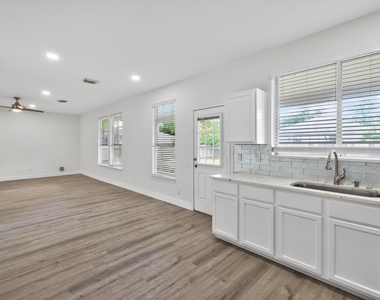 918 Ivycroft Lane - Photo Thumbnail 13