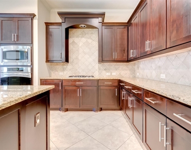 10307 Latta Creek Drive - Photo Thumbnail 13