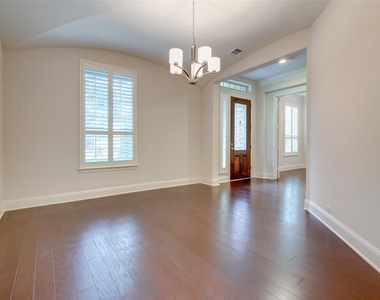 10307 Latta Creek Drive - Photo Thumbnail 11
