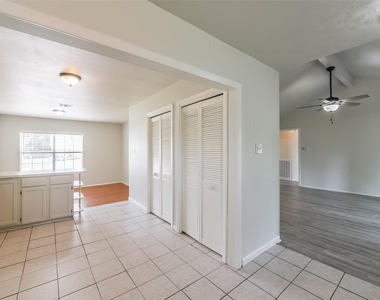5514 Vickita Drive - Photo Thumbnail 15