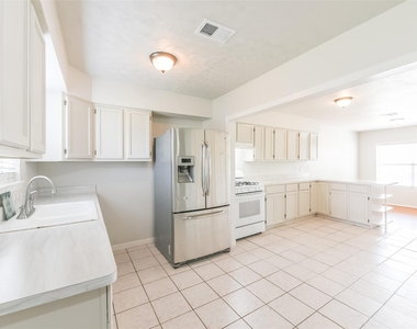 5514 Vickita Drive - Photo Thumbnail 13