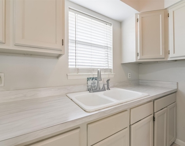 5514 Vickita Drive - Photo Thumbnail 11