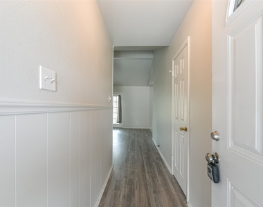 5514 Vickita Drive - Photo Thumbnail 7