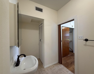 1011 Nadine Street - Photo Thumbnail 8