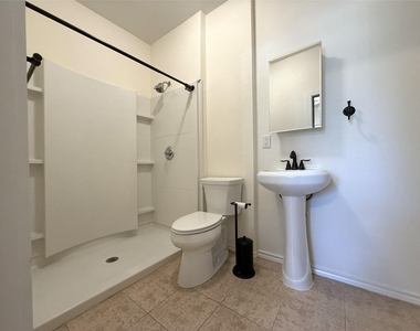 1011 Nadine Street - Photo Thumbnail 7