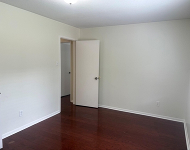 18385 Ten Oaks Court - Photo Thumbnail 17