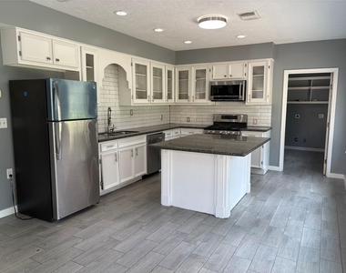 18385 Ten Oaks Court - Photo Thumbnail 6