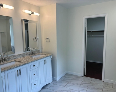 18385 Ten Oaks Court - Photo Thumbnail 10