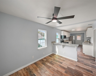 2222 44th Street - Photo Thumbnail 12