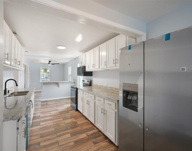 2222 44th Street - Photo Thumbnail 18