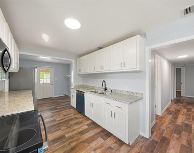 2222 44th Street - Photo Thumbnail 15