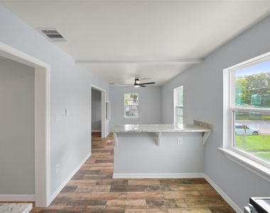 2222 44th Street - Photo Thumbnail 11