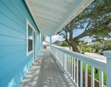 2222 44th Street - Photo Thumbnail 2