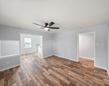 2222 44th Street - Photo Thumbnail 6