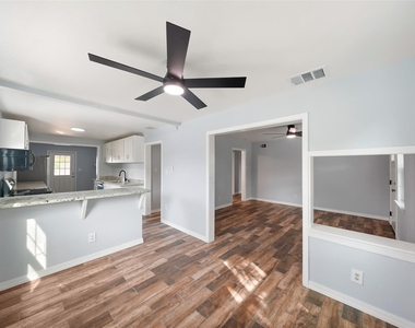 2222 44th Street - Photo Thumbnail 9