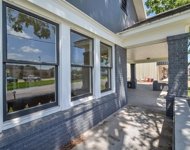 404 W Main Street - Photo Thumbnail 1