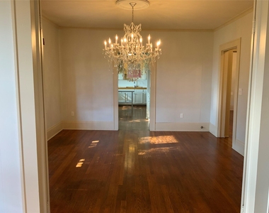 404 W Main Street - Photo Thumbnail 8