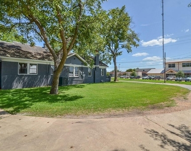 404 W Main Street - Photo Thumbnail 18