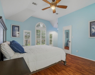4704 Broadmoor Drive - Photo Thumbnail 17