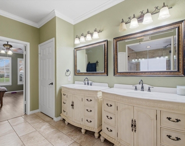 4704 Broadmoor Drive - Photo Thumbnail 12
