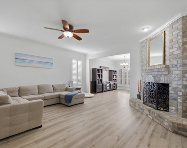 4704 Broadmoor Drive - Photo Thumbnail 2