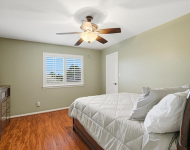4704 Broadmoor Drive - Photo Thumbnail 21