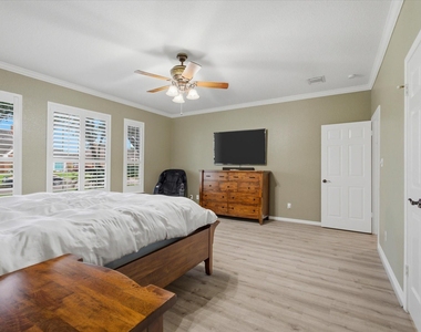 4704 Broadmoor Drive - Photo Thumbnail 10