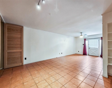 3131 Cummins Street - Photo Thumbnail 1