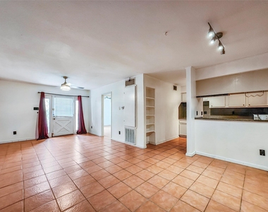 3131 Cummins Street - Photo Thumbnail 2